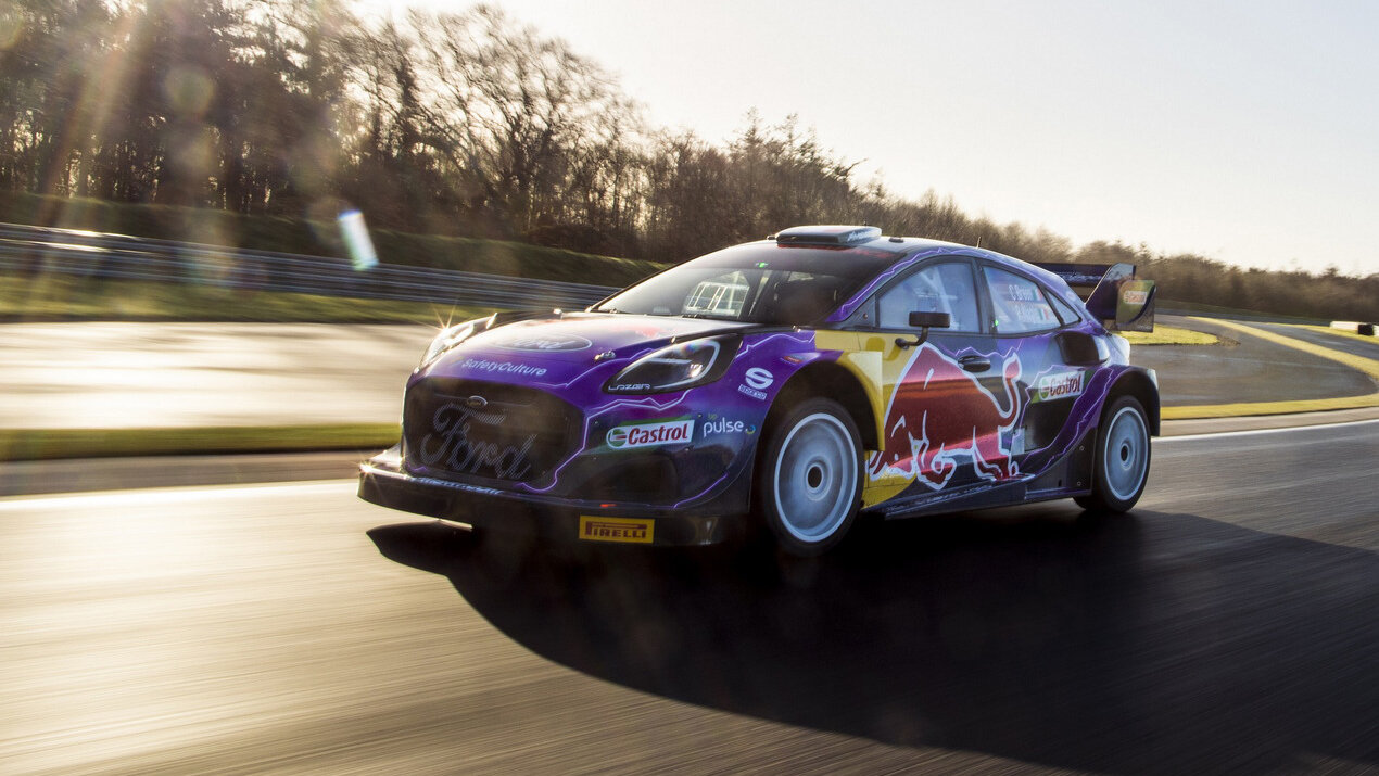 Компания Ford рассекретила гибридный ралли-кар WRC Rally1. В нём 500 сил