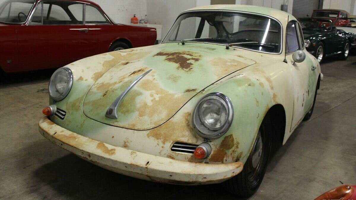За ржавый Porsche, 40 лет простоявший в сарае, выложили больше 3 миллионов рублей
