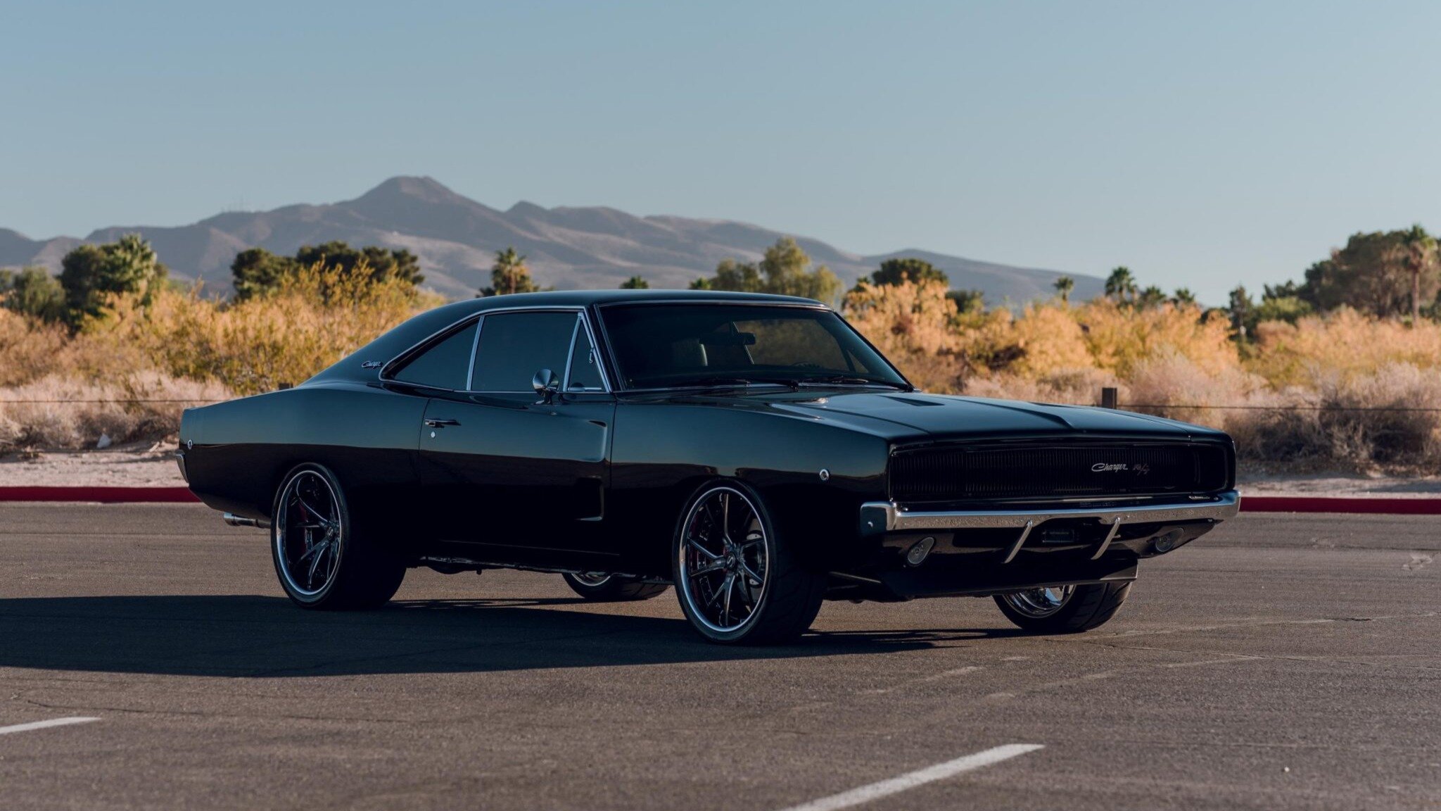 Старый Dodge Charger доработали современным 6,4-литровым V8 Hemi и выставили на продажу