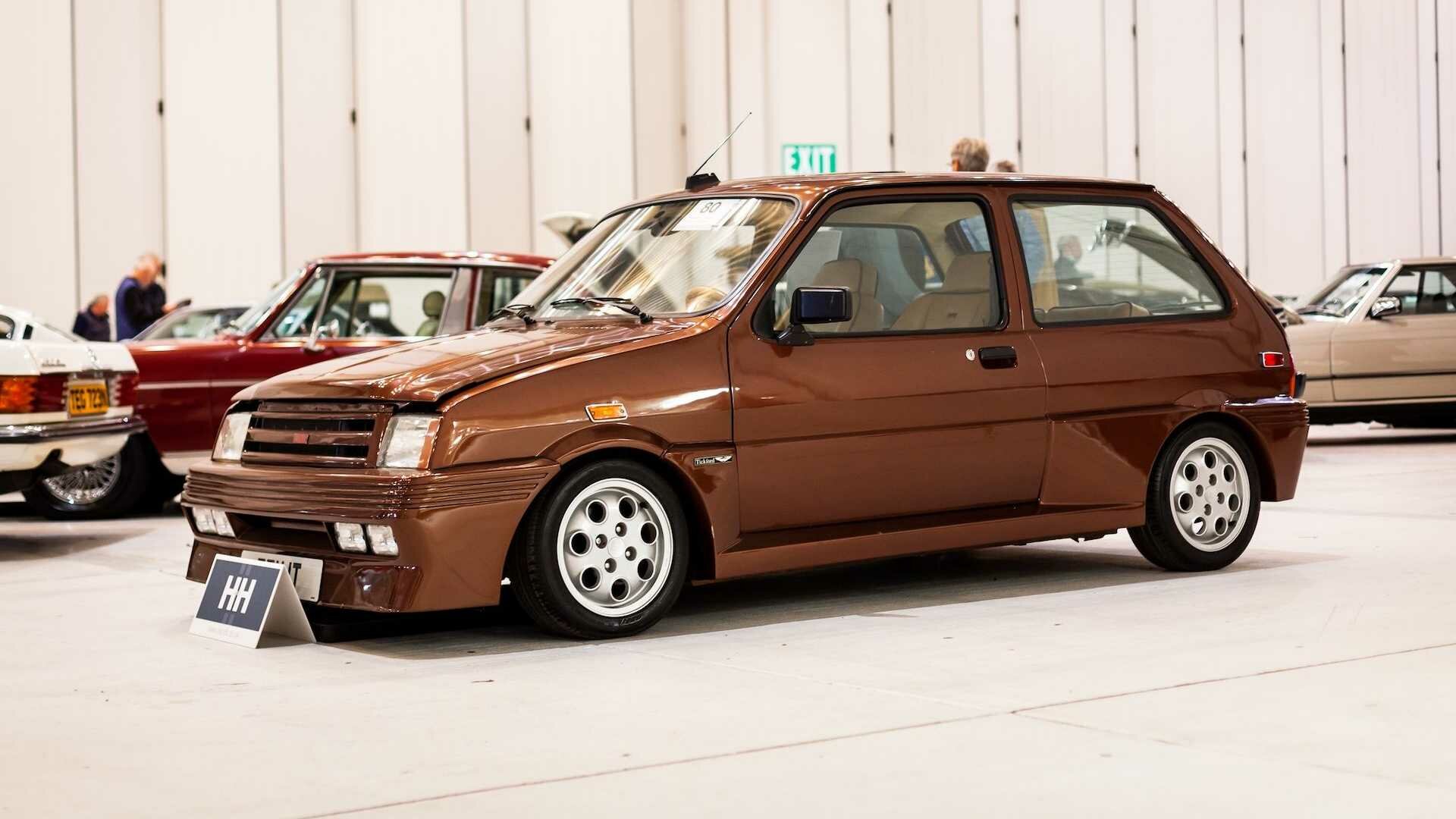 Это — редчайший Austin Metro, прокачанный Aston Martin. И его сейчас продают