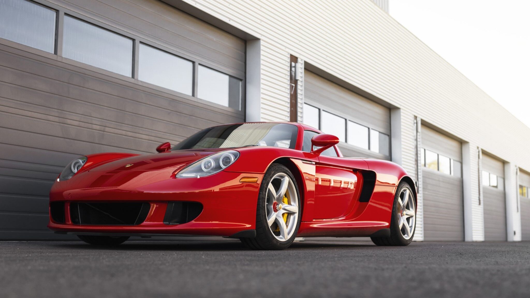 17-летний Porsche Carrera GT продали за рекордную цену