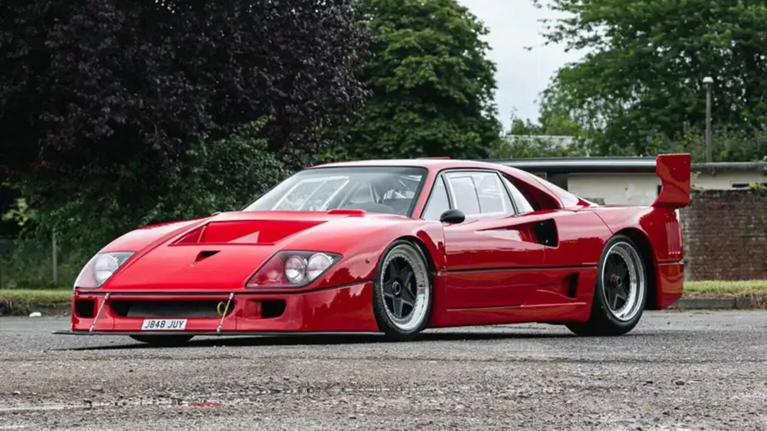 На продажу выставлен единственный в мире Ferrari F40 с мотором V12