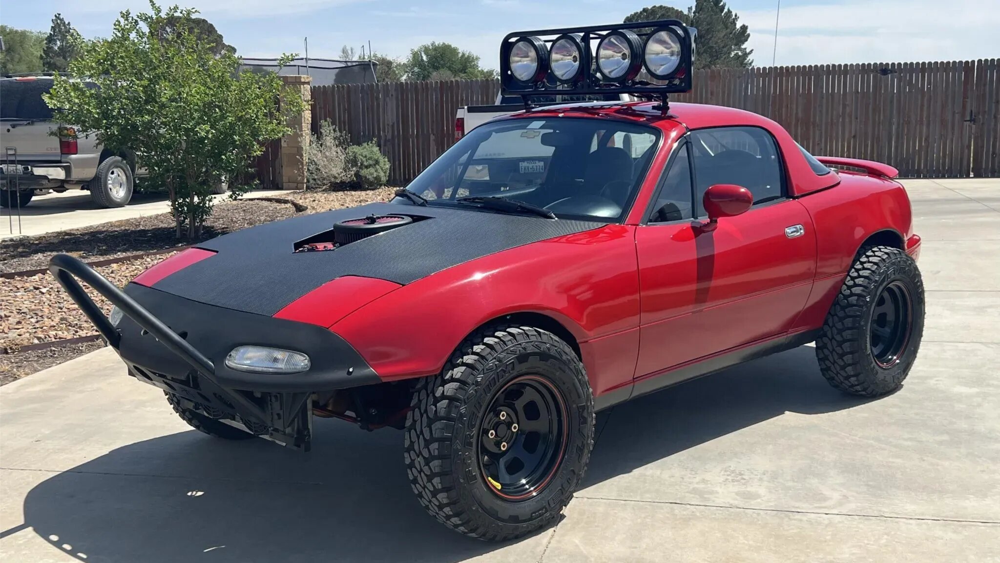 За подготовленную к бездорожью Mazda MX-5 на аукционе не дают даже цены Lada Granta