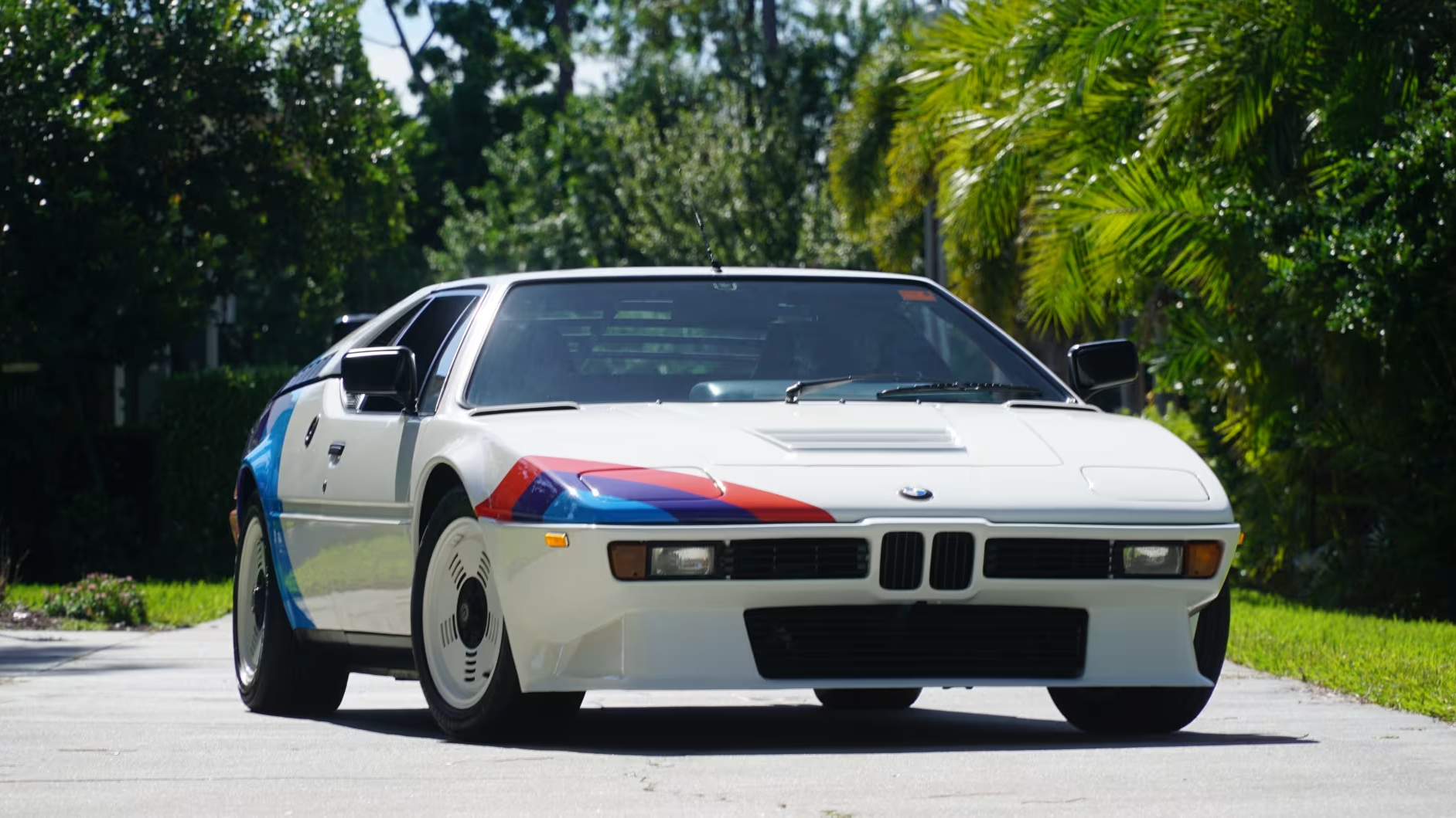 С молотка уйдёт спорткар BMW M1, когда-то принадлежавший легенде Ф1 Ники Лауде