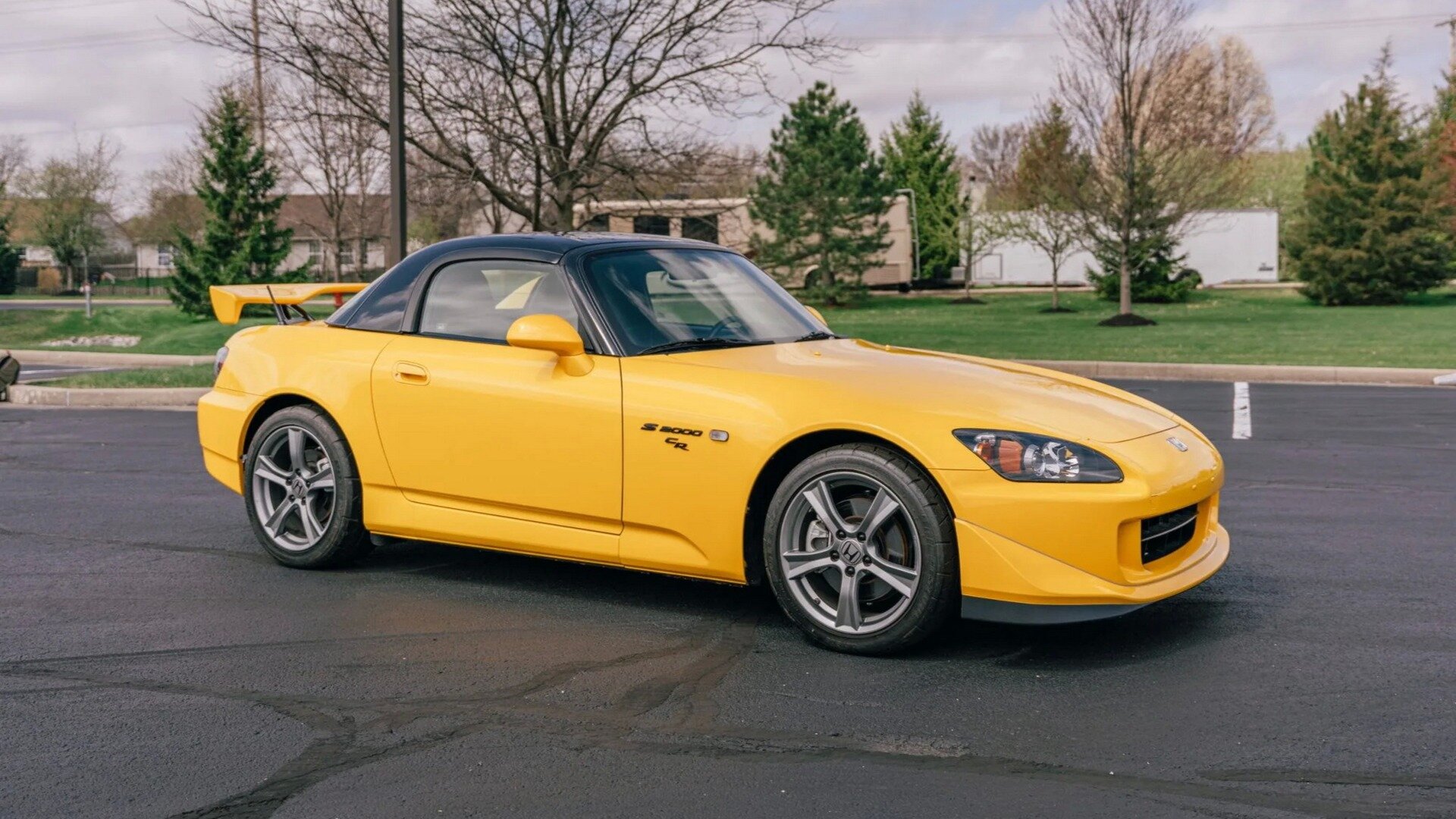 Редкую Honda S2000 CR с пробегом 200 км выставили на торги. За неё дают 102 000 долларов