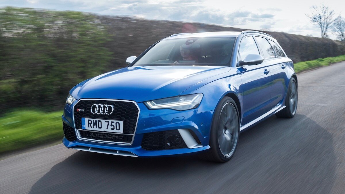 Водитель Audi RS6 разогнался на дороге до 325 км/ч. Теперь его ищет полиция