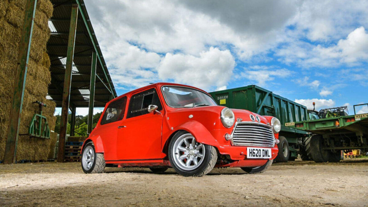 Самый безумный MINI, который можно купить: у него два мотора от Yamaha R1