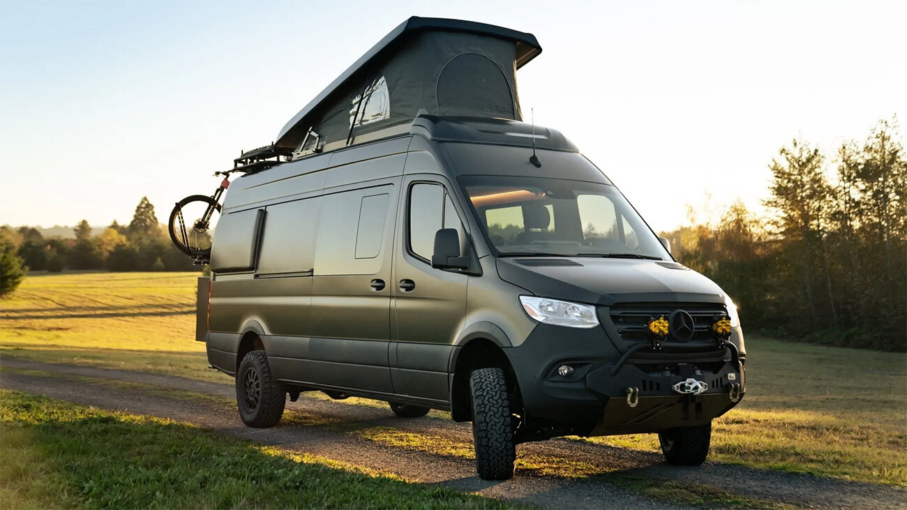 Автодом Mercedes-Benz Sprinter, в котором есть всё: кухня, кровати и даже душ