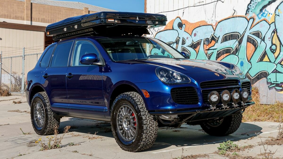 Очень внедорожный Porsche Cayenne для любителей путешествий пустят с молотка