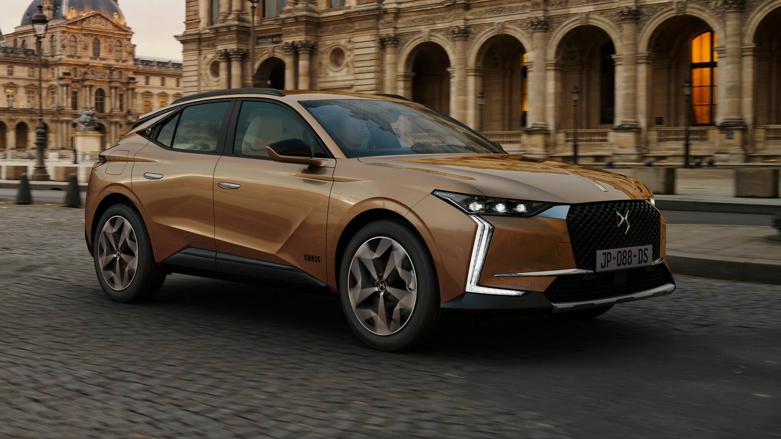 Официально представлен новый DS 4 — теперь это кросс-хэтч с утопленными в двери ручками