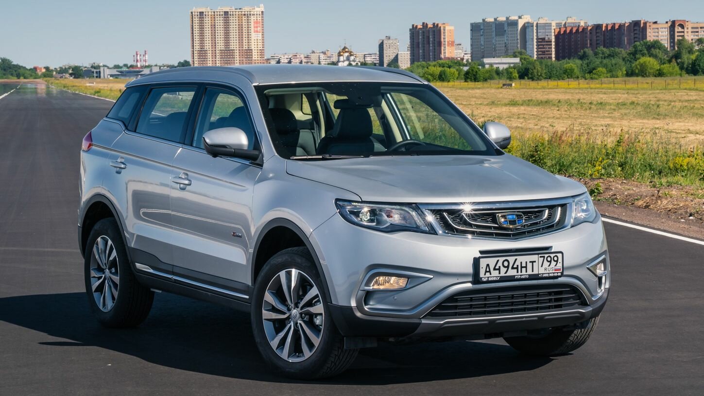 Кроссоверу Geely Atlas в России оставили только одну комплектацию с «механикой»
