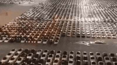 Синхронное обновление прошивки на сотнях Tesla сняли на видео