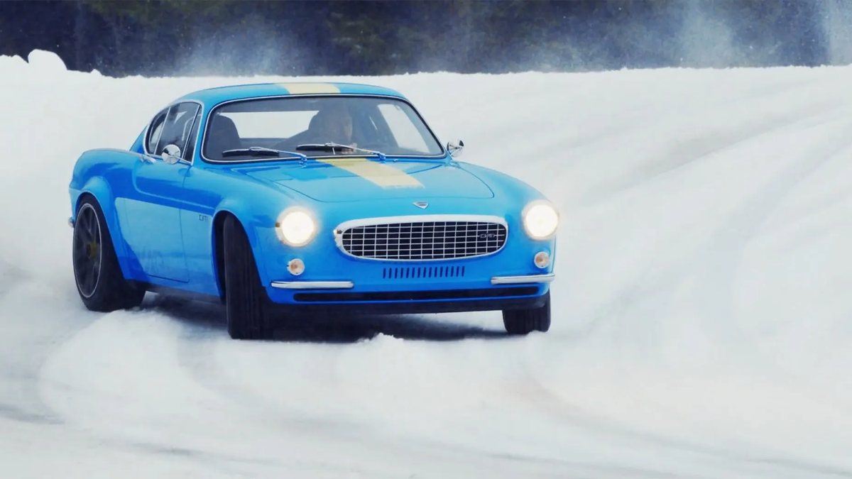 Посмотрите, как карбоновый Volvo за полмиллиона долларов полирует лёд