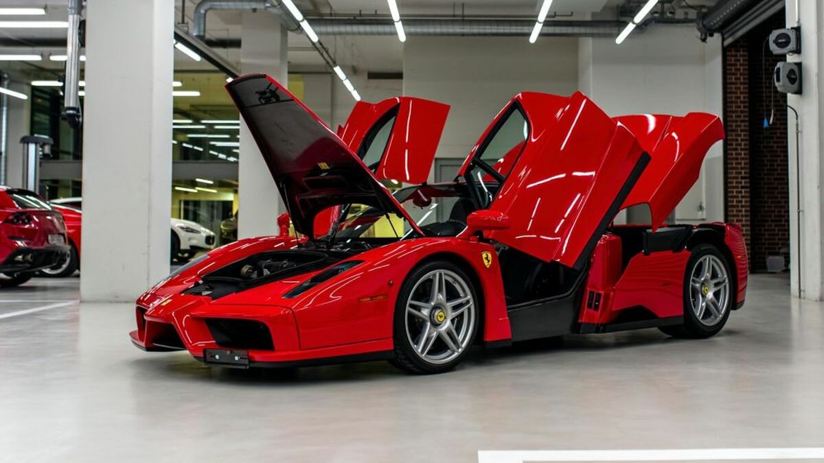 Экс-чемпион Формулы-1 распродаёт коллекцию машин: 5 Ferrari, 2 Мерседеса и BMW