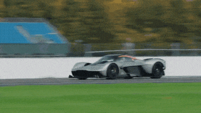 Глава Aston Martin прокатился на ещё не вышедшем 1600-сильном гиперкаре Valkyrie