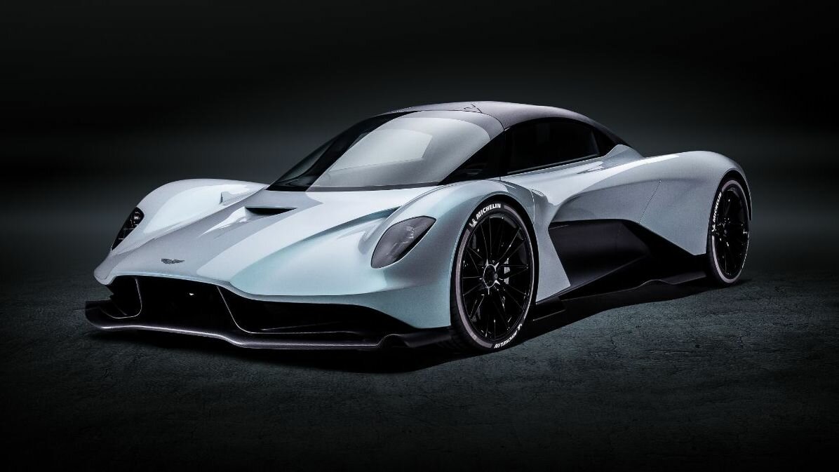Aston Martin Valhalla может вместо шести британских цилиндров получить четыре немецких