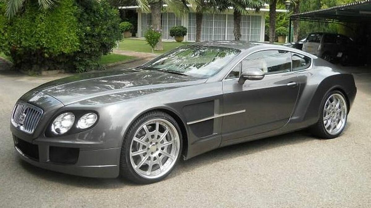 Посмотрите на очень странный Bentley, который немного Ferrari