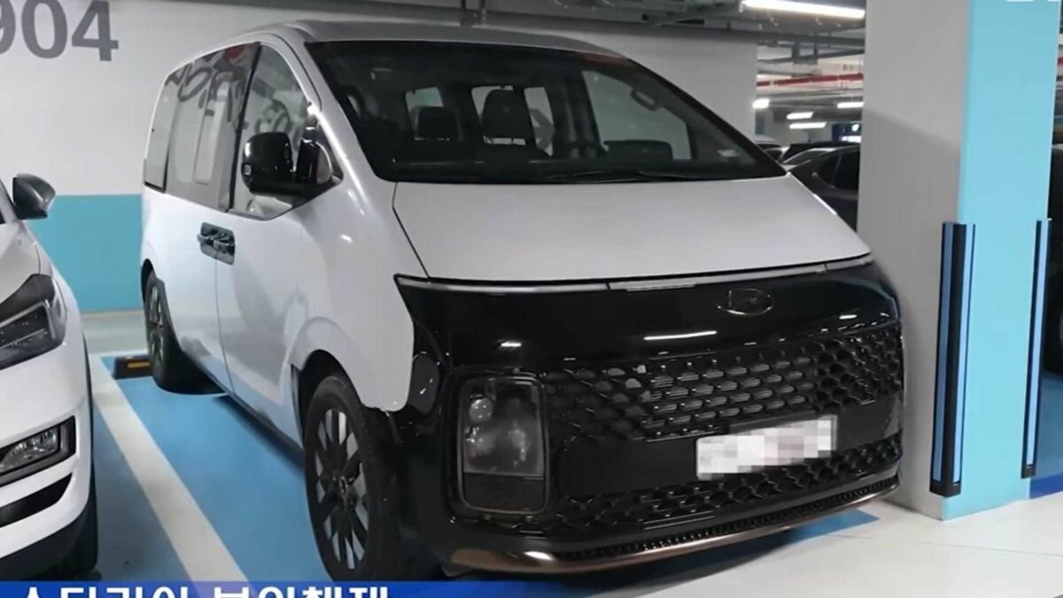 «Космический» минивэн Hyundai Staria в жизни оказался не таким уж крутым. Видео