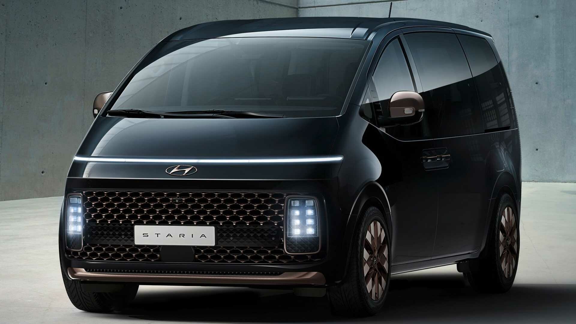 «Космический» вэн Hyundai Staria: названы сроки появления в России и двигатели