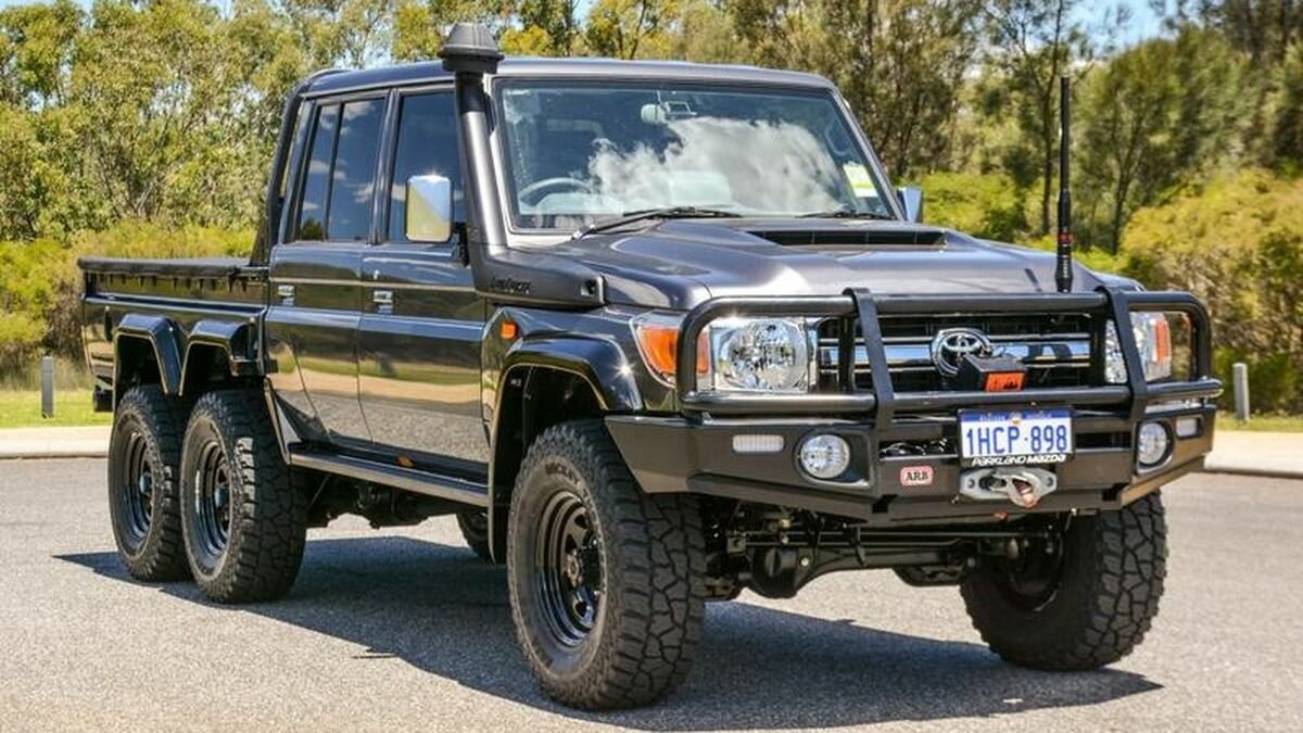 Шестиколёсный Land Cruiser продают в Австралии за 11,1 миллиона рублей