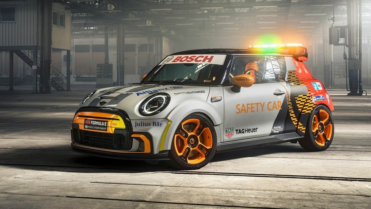 MINI Cooper SE стал пейскаром Формулы-Е