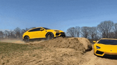 Чуть не зацепил: блогер прыгнул на Lamborghini через Lamborghini ради эффектного видео