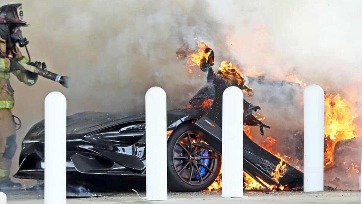 В США случайно сгорел McLaren за 560 000 долларов. Он не проехал и 160 километров