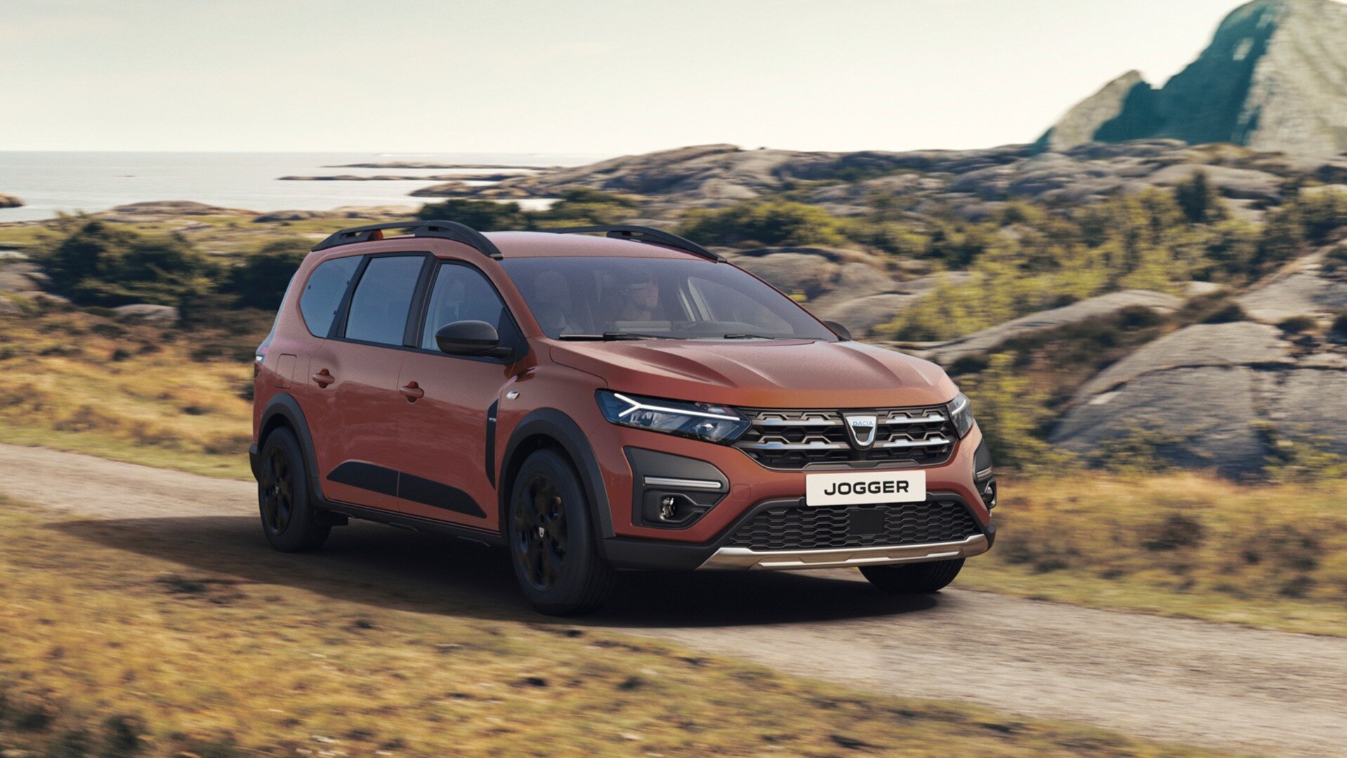 Семь мест и новый мотор: Dacia представила вседорожный универсал Jogger