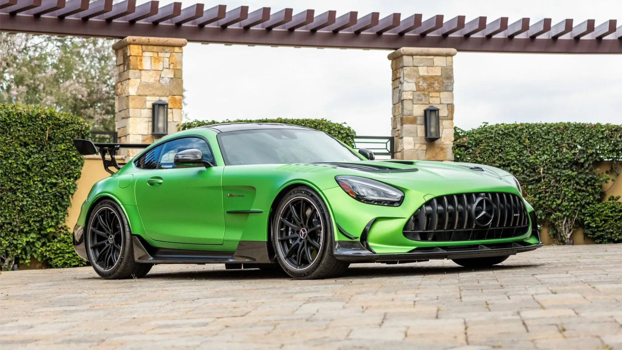 Редкое суперкупе Mercedes-AMG GT Black Series с пробегом 265 км пустят с молотка 