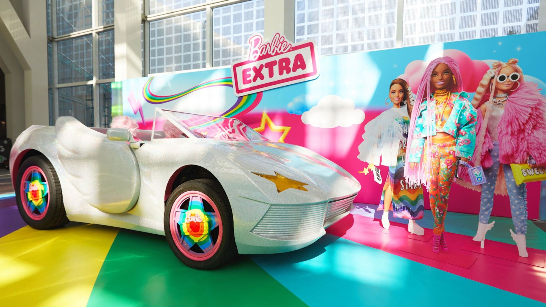 Странное из Лос-Анджелеса: машина Барби в натуральную величину из Fiat 500