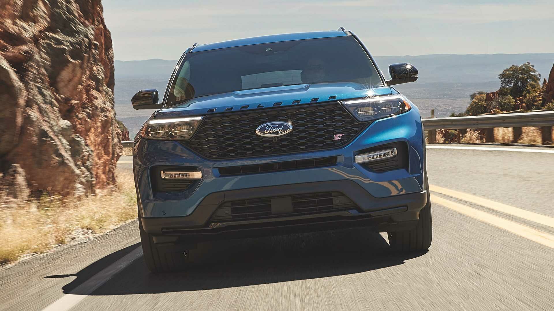 Компания Ford представила заряженный кроссовер Explorer ST с задним приводом