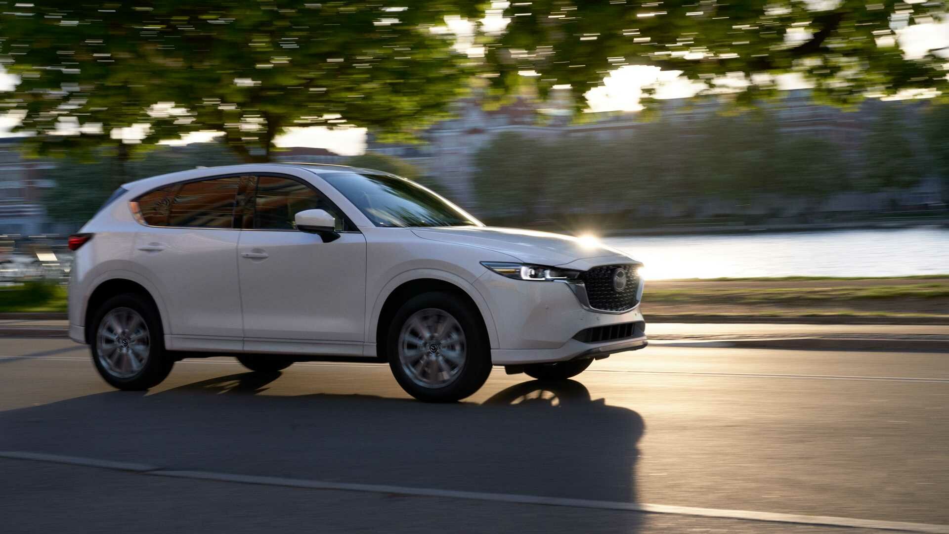 Кроссовер Mazda CX-5 обновился: штрихи к оптике и полный привод в «базе»