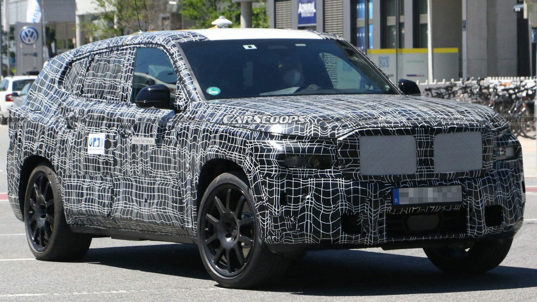 Мощнейший кроссовер-гигант от BMW заметили на дороге