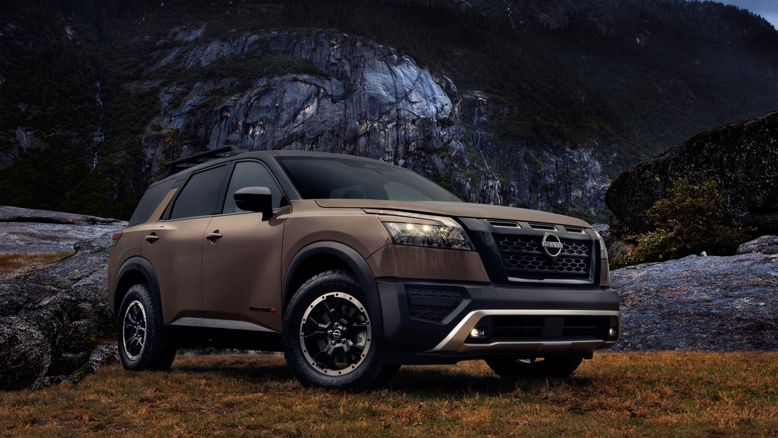 У Nissan Pathfinder появилась версия для бездорожья: 299 сил и плюс 16 миллиметров клиренса