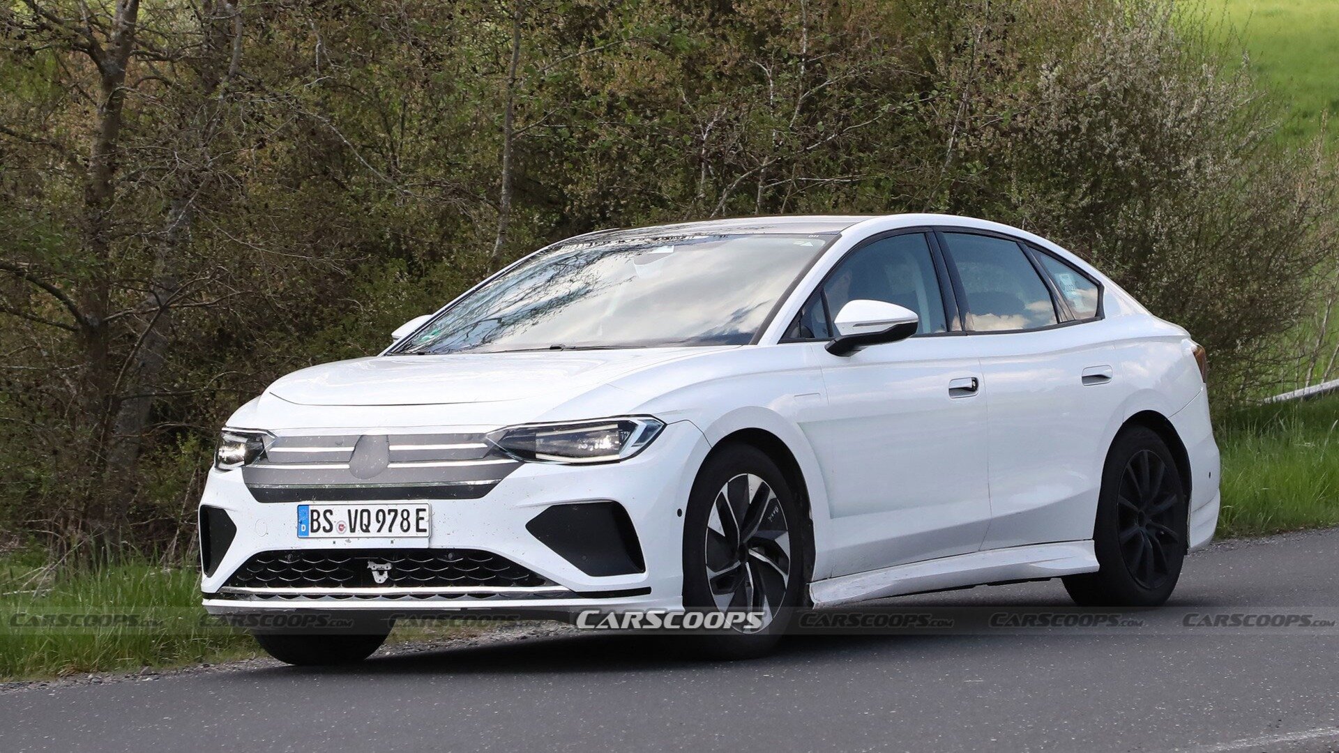 Конкурента Tesla Model 3 от Volkswagen заметили почти без камуфляжа