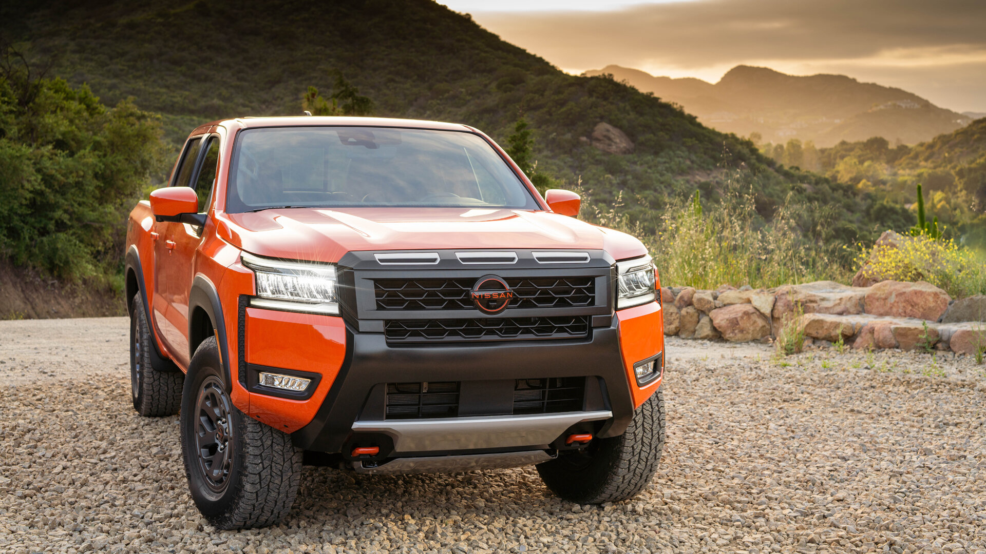 Пикап Nissan Frontier обновился: другая внешность и большой экран