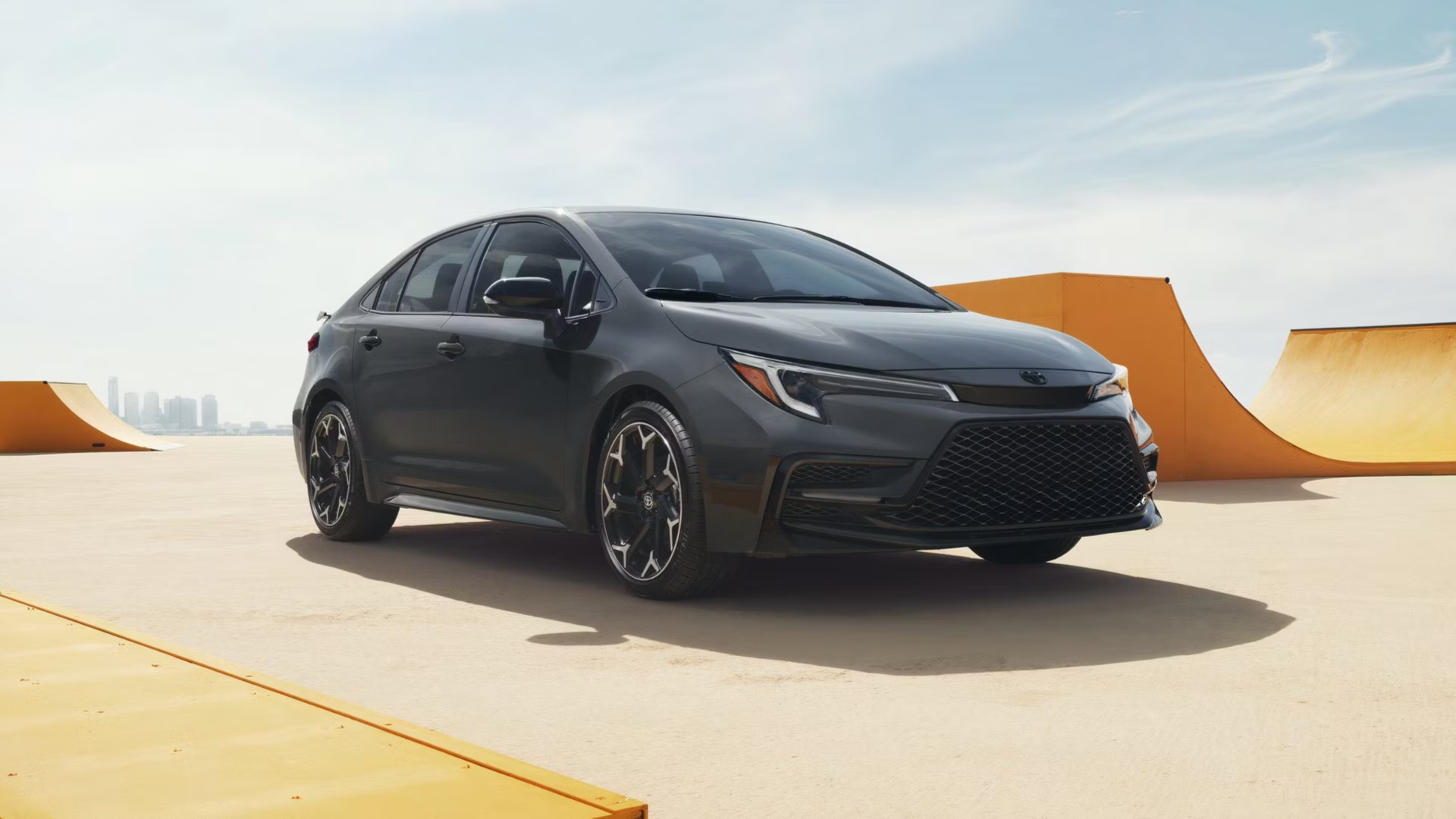 Toyota Corolla в новой версии FX стала спортивнее (но только внешне)