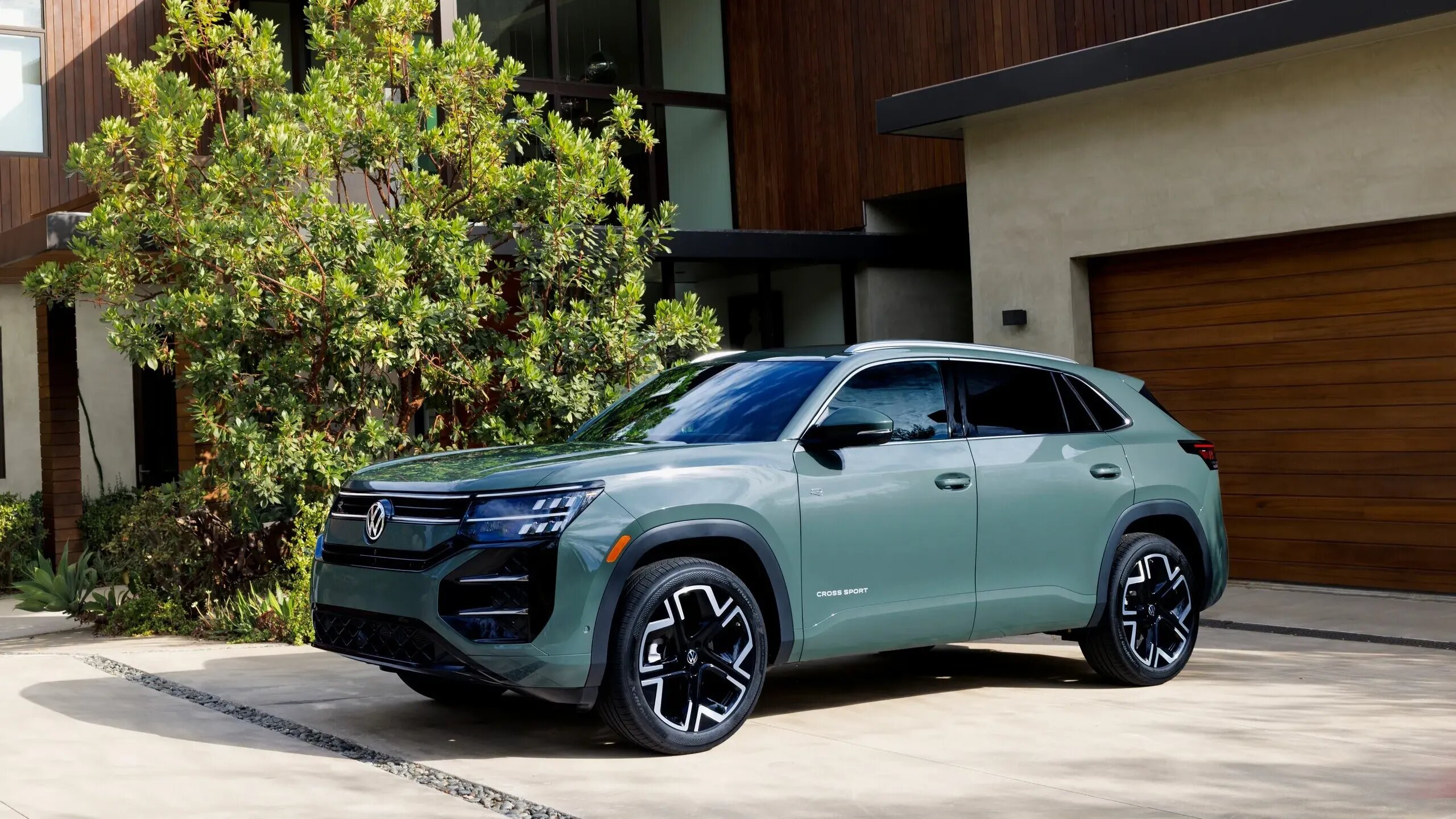 Обновлённому VW Atlas Cross Sport полностью изменили интерьер