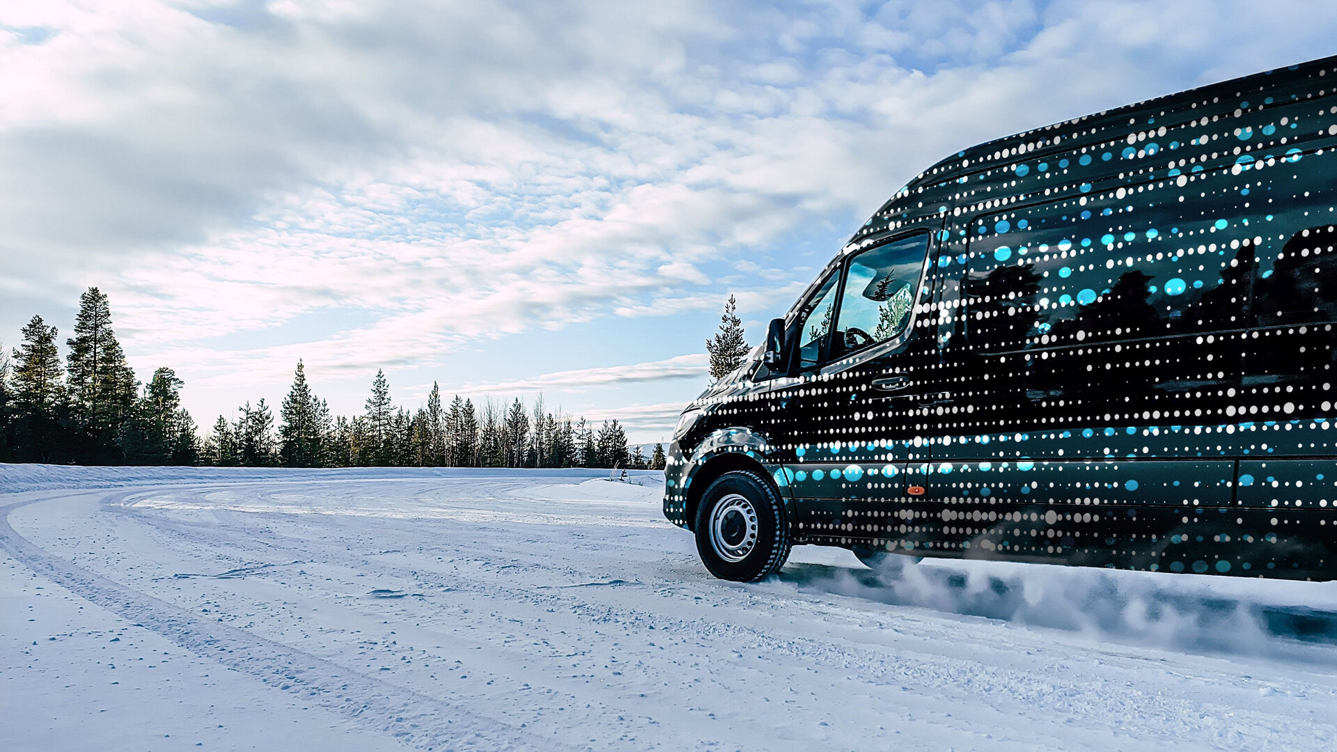 Mercedes-Benz вывел на зимние тесты электрический Sprinter