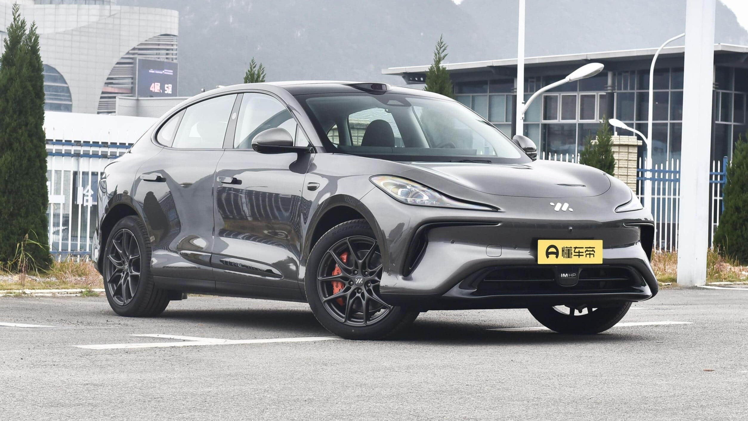 Китайская марка IM Motors выпустит первый гибридный кроссовер в 2025 году