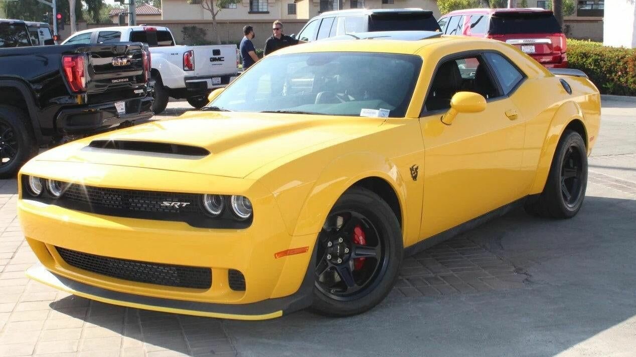 У дилера нашли 16 новых суперкаров Dodge Challenger Demon трёхлетней давности