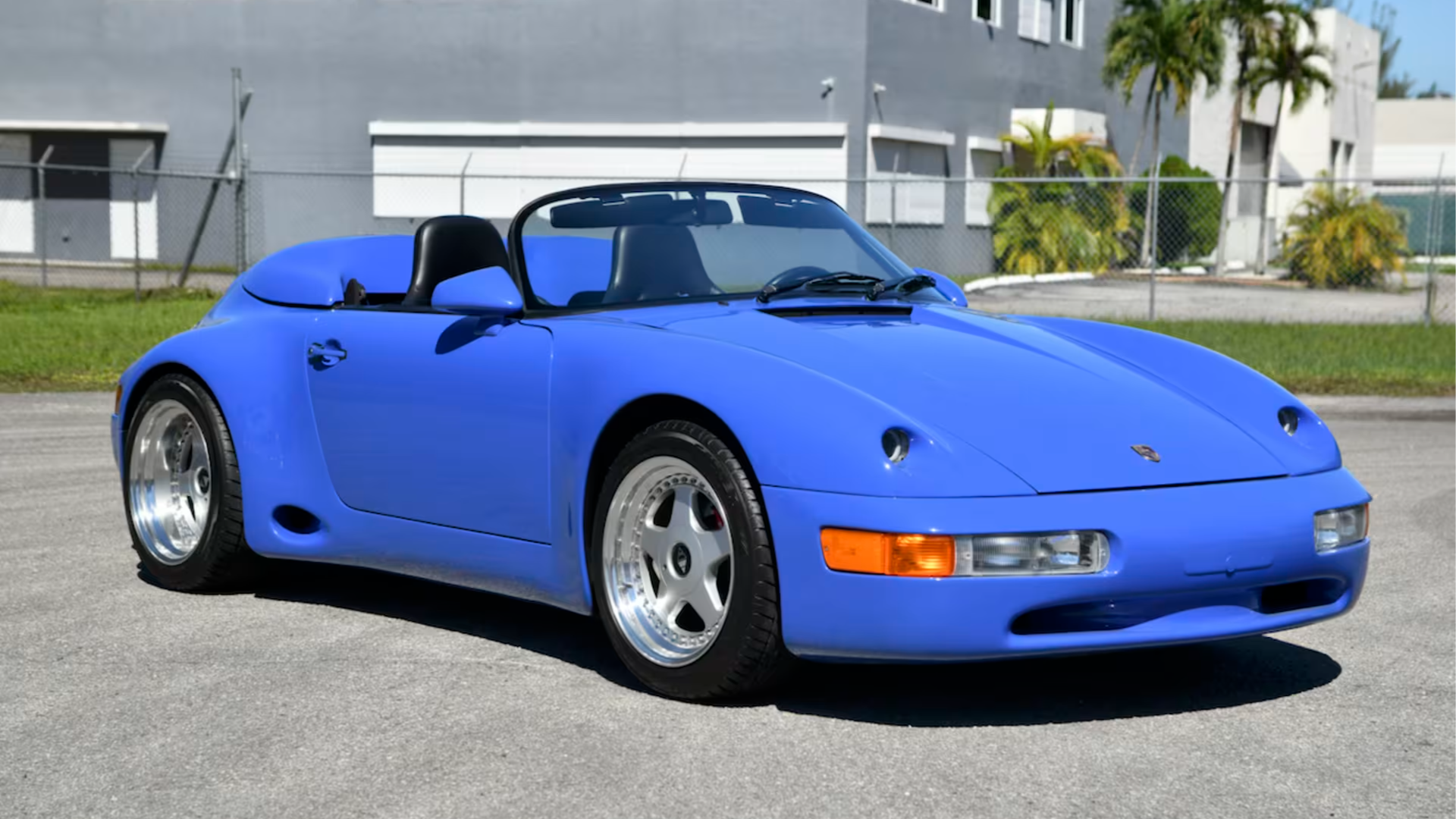 С молотка уйдёт один из 15 выпущенных Porsche 911 от Strosek