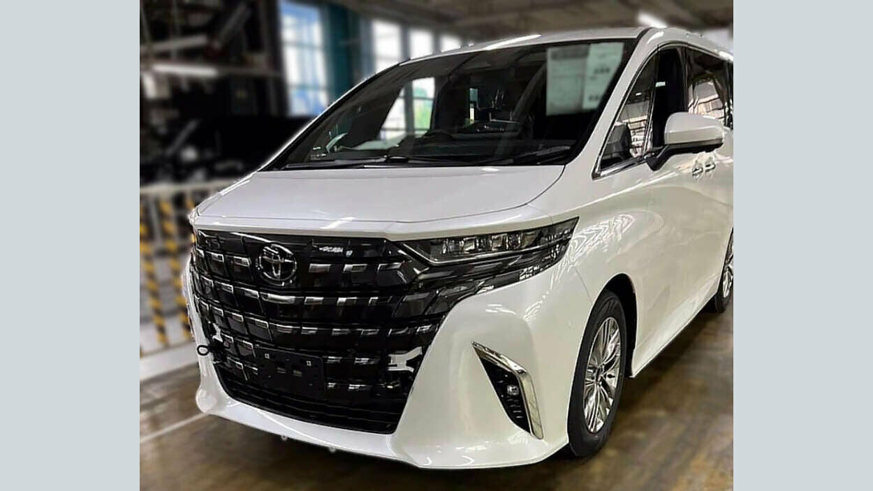 Toyota Alphard нового поколения: первые фото экстерьера