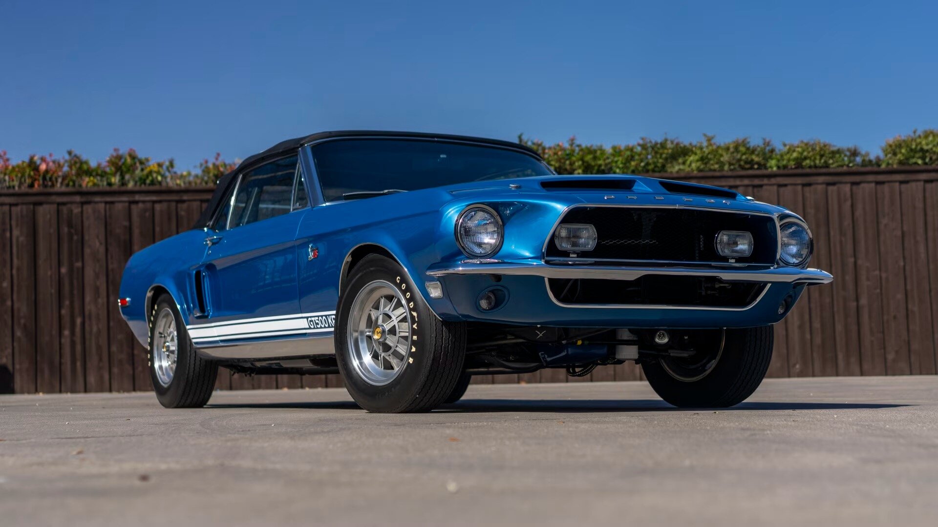 Кабриолет Shelby GT500KR 1968 года установил рекорд стоимости на аукционах