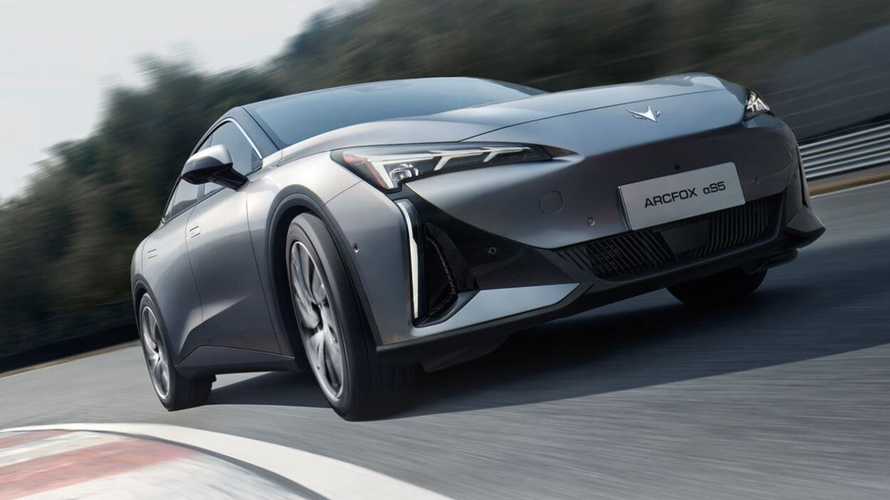 Электролифтбек ArcFox αS5 от BAIC поступил в продажу по цене от 24,4 тысячи долларов