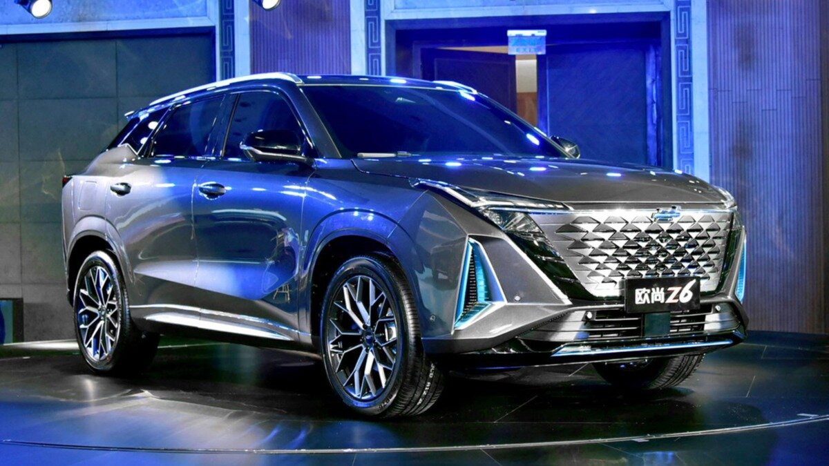 Changan показал новый флагманский кроссовер с тремя дисплеями и «режимом атаки»
