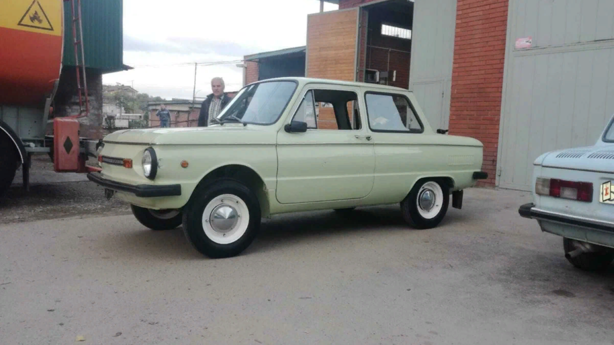 30-летний «Запорожец» продают по цене новой Lada Vesta, потому что он не ездил