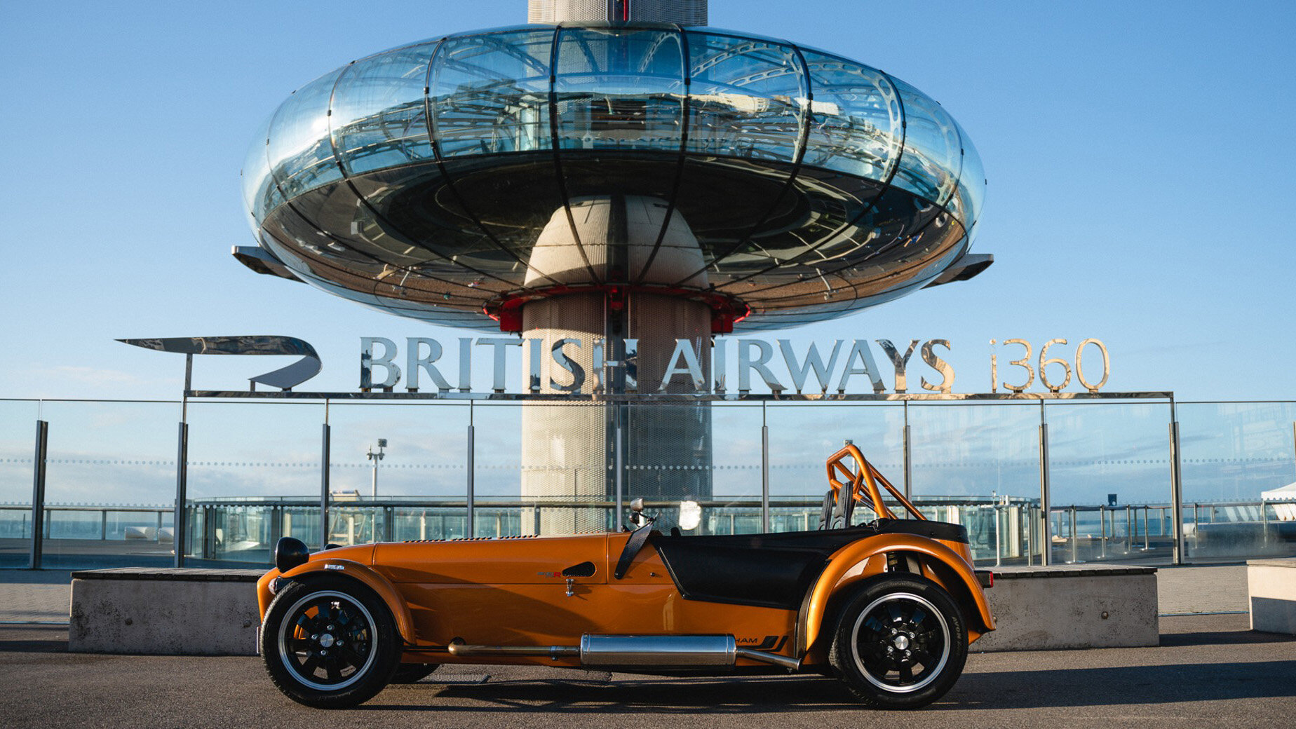 Caterham соберёт новый спорткар в «самом высоком автосалоне мира»