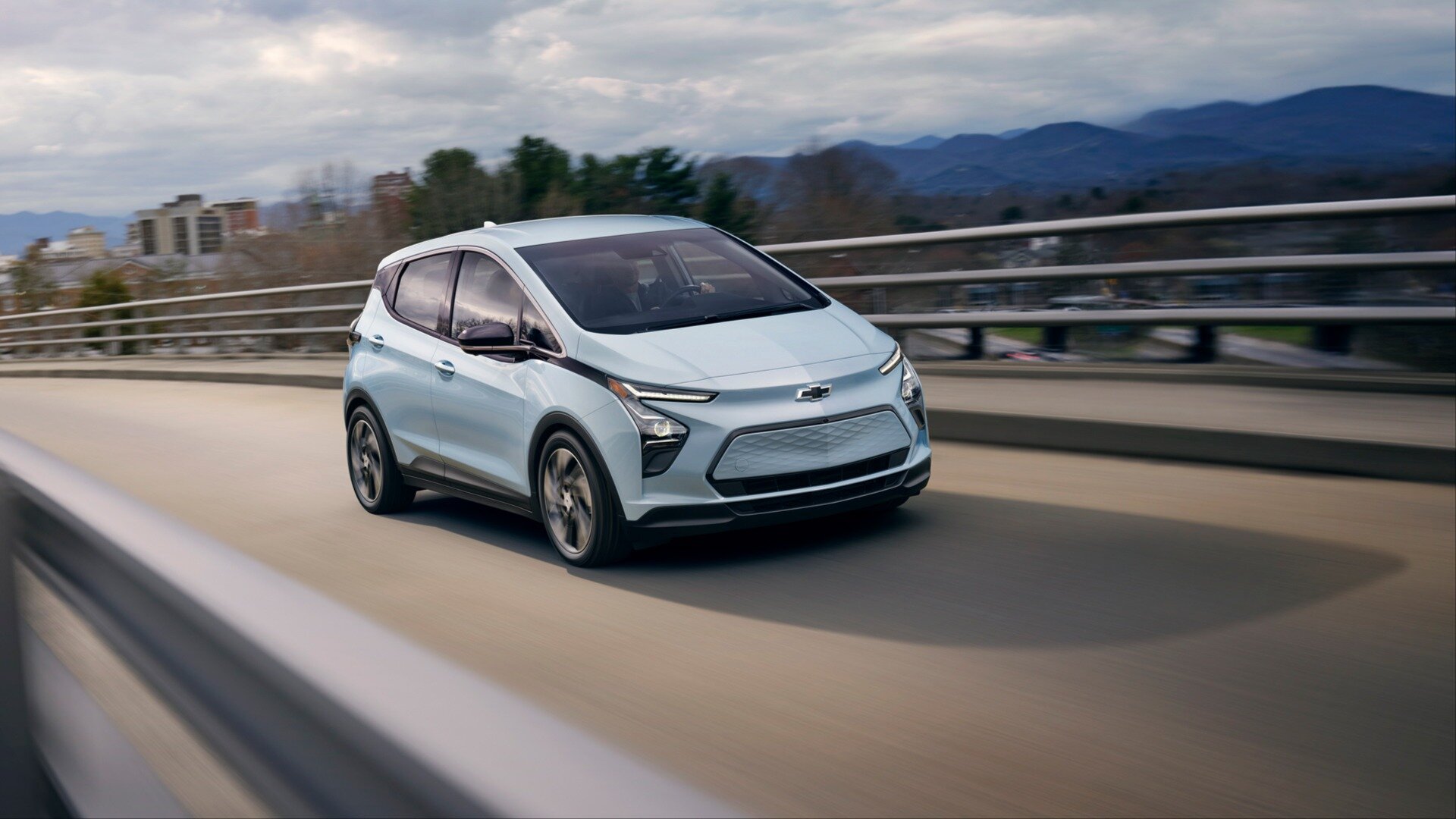 Chevrolet снимет с производства электрокар Bolt, но потом вернёт обратно