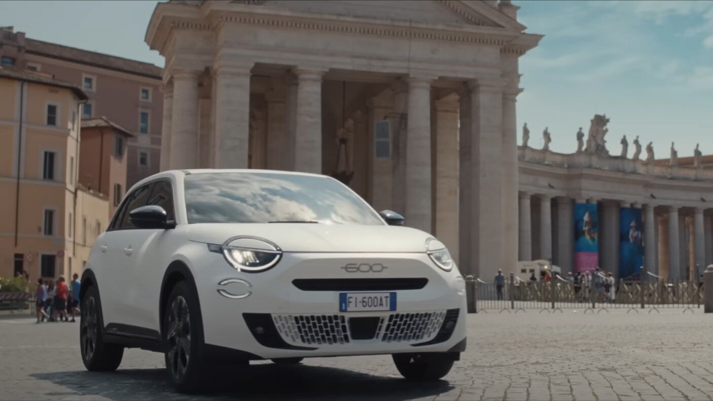Fiat показал на видео новый компактный кроссовер
